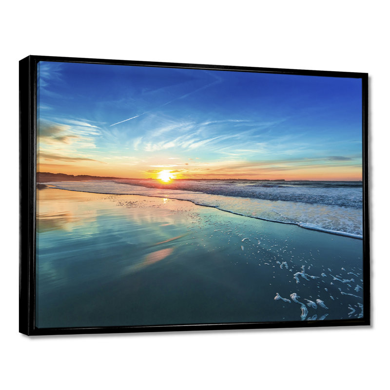 Paysage marin «Seashore with Distant Sunset», reproduction de photo, H 24 po x l 32 po, Cadre flottant, Noir