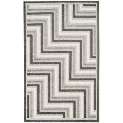 Tapis gris à motif de chevrons Jevan