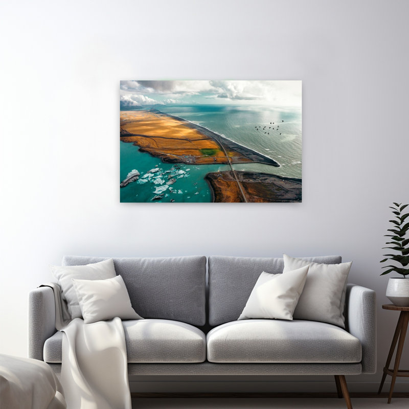 Oiseaux de la lagune glaciaire - Affiche murale abstraite et contemporaine représentant un paysage côtier, H 32 po x l 48 po