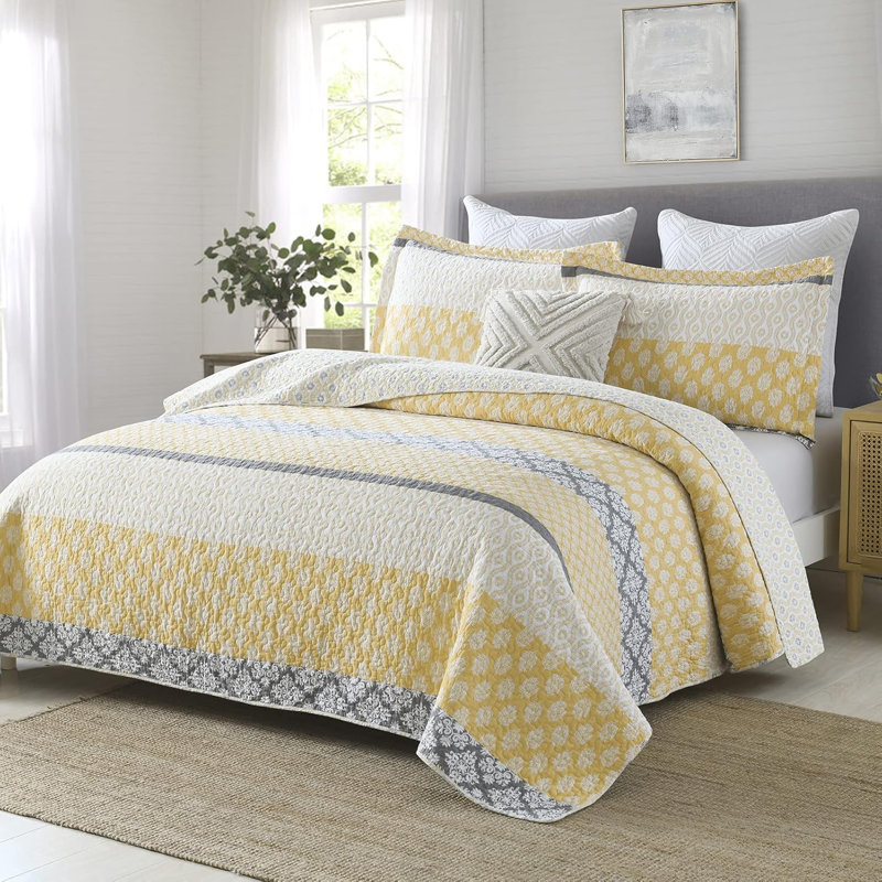 King Size White and Yellow Cotton Reversible Quilt Set