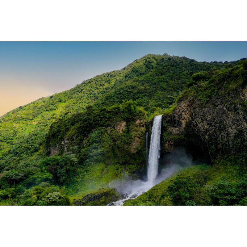 Waterfall in a Mountain - Photographie sur toile tendue, H 8 po x l 12 po