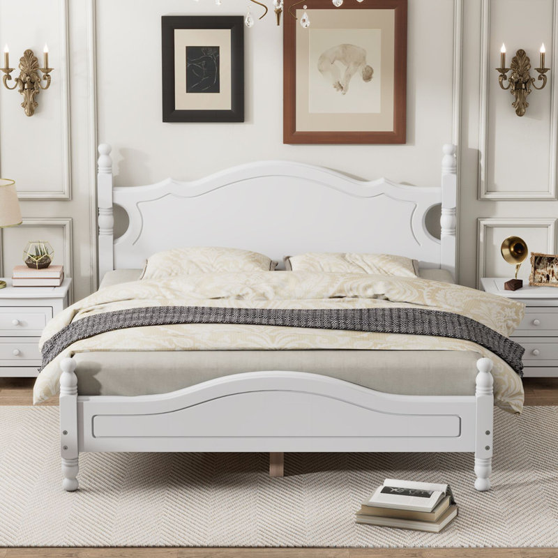Base de lit plateforme en bois de style rétro avec support en lattes de bois, offrant un rangement et des ports USB pour une expérience de sommeil détendue
