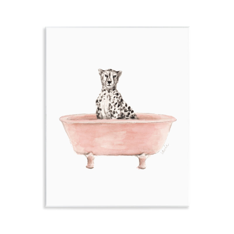 Plaque murale guépard dans une baignoire rose, design par Lanie Loreth
