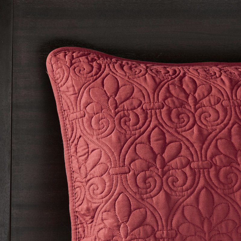 Queen Red Reversible Bedding Ensemble - Quilting Allure Pre-washed Cotton Filling Comfort Oversized For Wonderful Fit Includes Bedspread And 2 Shams Washable Package Style Fine