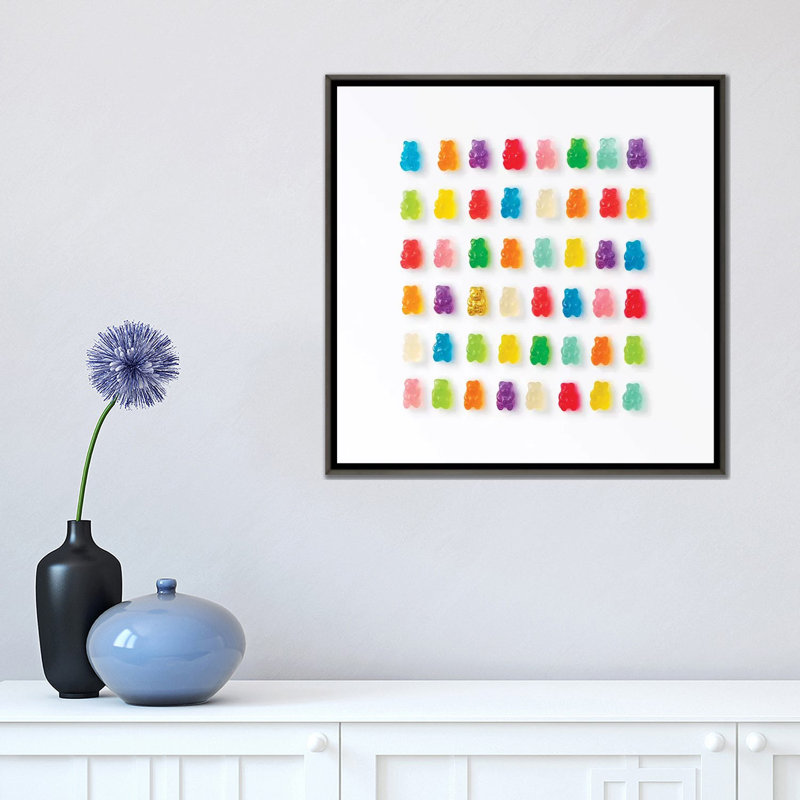 Reproduction de photo « Rainbow Bears » par Erin Summer, Pas de tapis, H 18 po x l 18 po x P 1,5 po