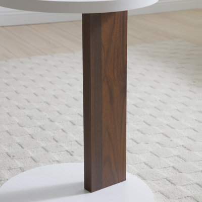 Table de bout rustique en forme de C, petite table d'appoint pour canapé et lit, plateau en bois de noyer avec cadre blanc pour petits espaces