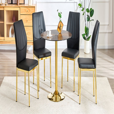Ensemble de table et de chaises de 35 pouces de diamètre, table ronde en verre brun clair de luxe. Assorti de 4 chaises en polyuréthane noir avec pieds dorés. Hauteur de 37 pouces: dossier ergonomique en polyuréthane en forme de coquille.