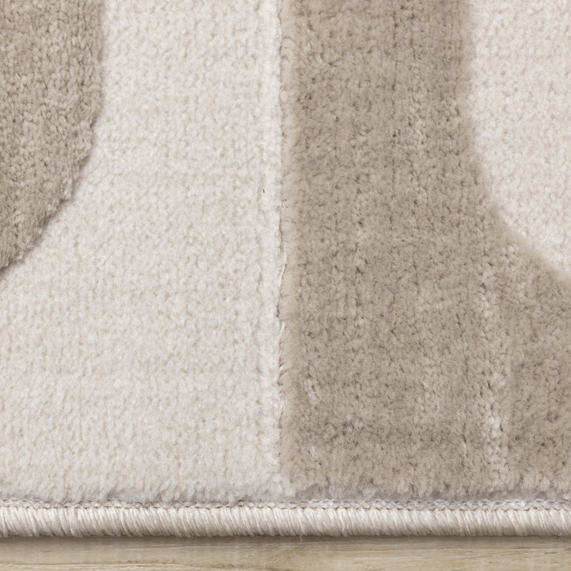 Tapis beige à pois crème Trinesha, Rectangle 5 pi 3 po x 7 pi 7 po