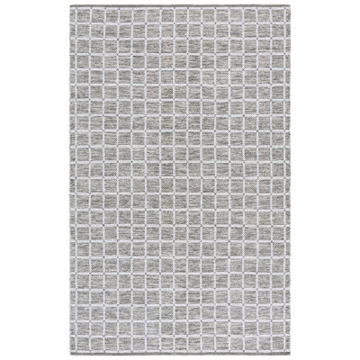 Navera 977 Area Rug In Green / Ivory