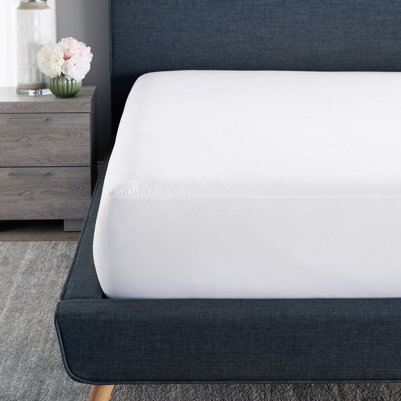 Twin White Polyester Waterproof Mattress Protector