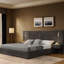 Cadre de grand lit gris foncé avec revêtement en chenille plissée, structure solide, table de chevet et lampes réglables à angle pour rafraîchir la chambre à coucher, tête de lit agrandie, design et éclairage-133000690