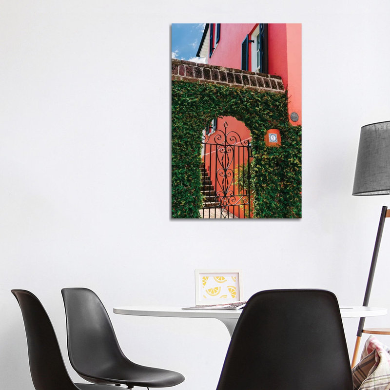 Charleston Pink VIII par Bethany Young - reproduction de photo sur toile tendue, H 40 po x l 26 po x P 1,5 po