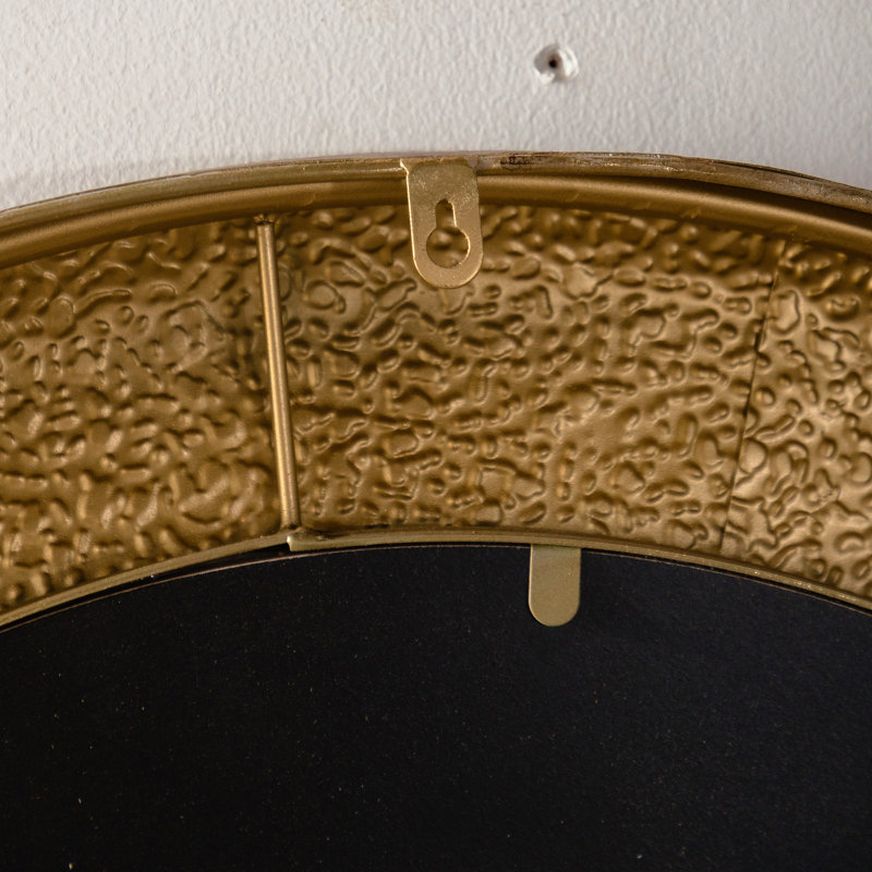 Miroir mural 31,3 po martelé rond doré - cadre en fer et miroir décoratif en panneau de fibres à densité moyenne, miroir décoratif rustique pour le salon / la chambre à coucher