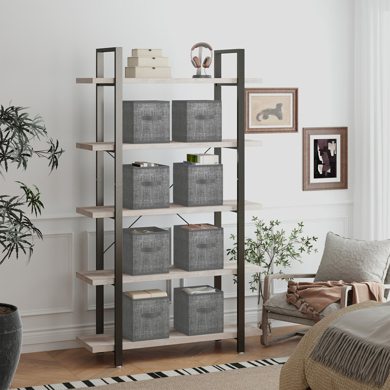 Vêtements et supports à vêtements