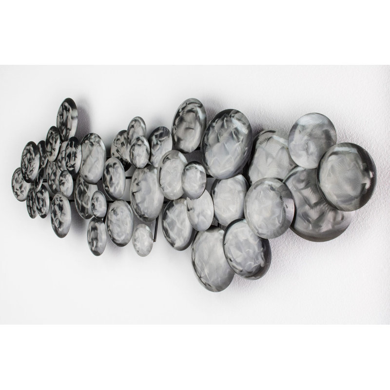 Pulsating wall sculpture