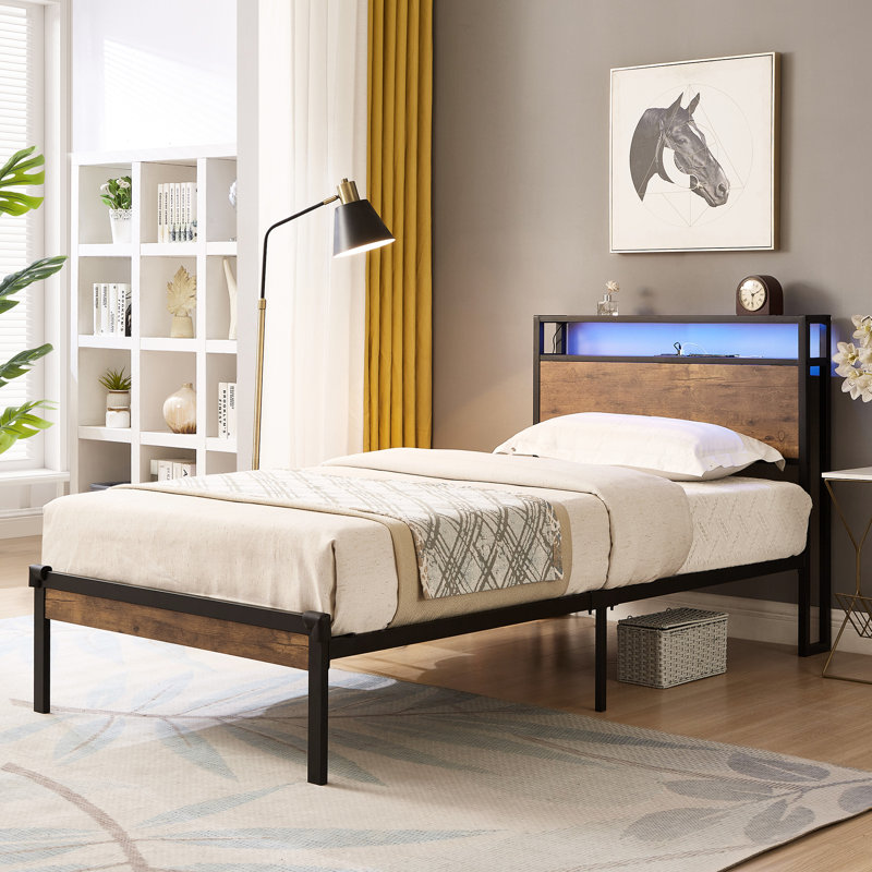 Lit plateforme en métal avec tête de lit et ligne en bois, lumières à DEL, télécommande, sommier non requis, rangement facile, assemblage facile, style moderne