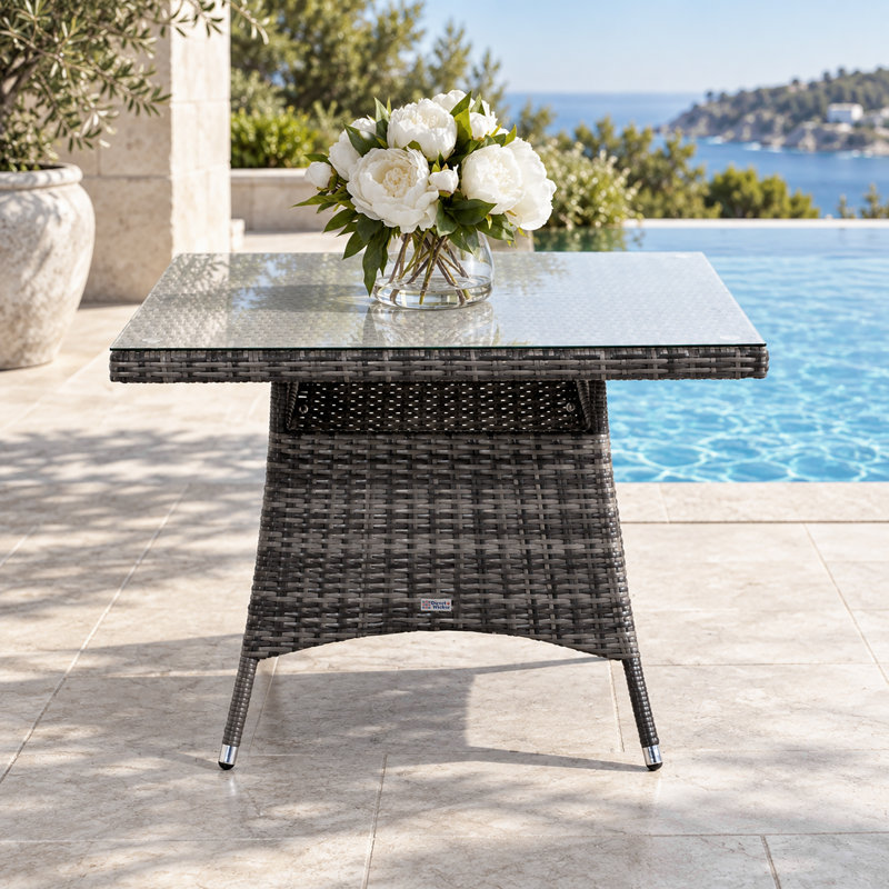 Table de salle à manger carrée en osier avec plateau en verre et trou pour parasol