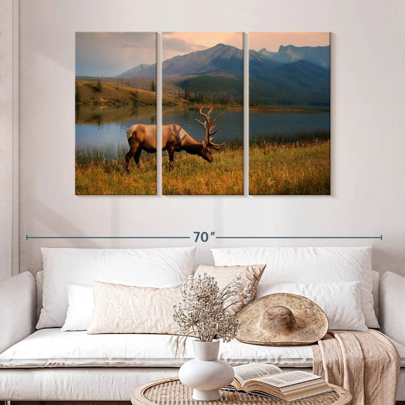 Wapiti au bord du lac, H 32 po x l 50 po