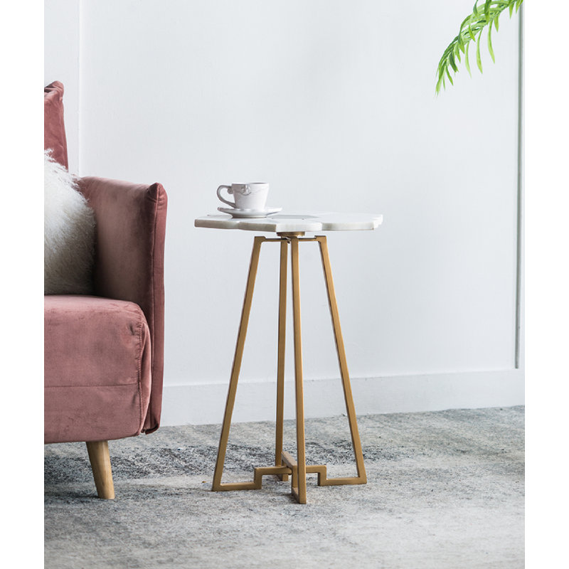 table de bout à pieds croisés, H 24 po x l 18 po x P 18 po
