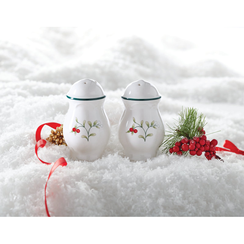Pfaltzgraff Winterberry Salt & Pepper Shaker Set