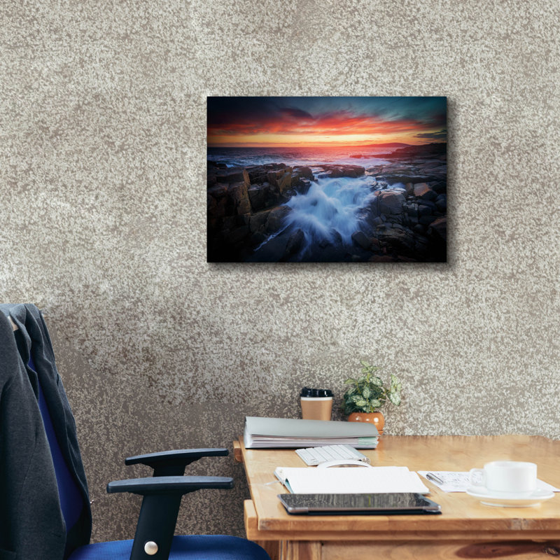 «Red Sky At Dusk» par Rick Berk, art mural sur toile, 26 po x 18 po