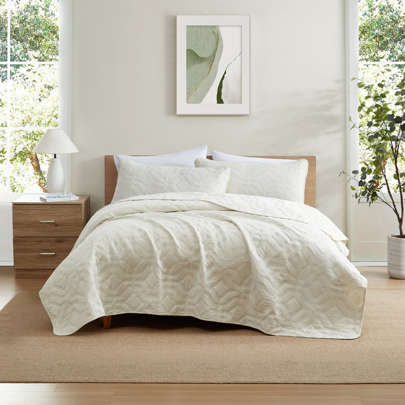 HLC.ME Logan - 3 Piece Quilt Set, Lightweight Bedspread Coverlet Set, Queen Quilt + 2 Standard Shams, Beige