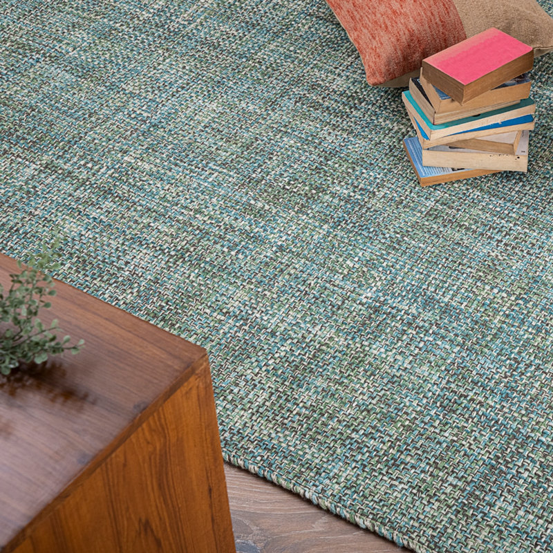 Morris Handwoven Gray Synthetic Indoor/Outdoor Rug 2'6" x 5'
