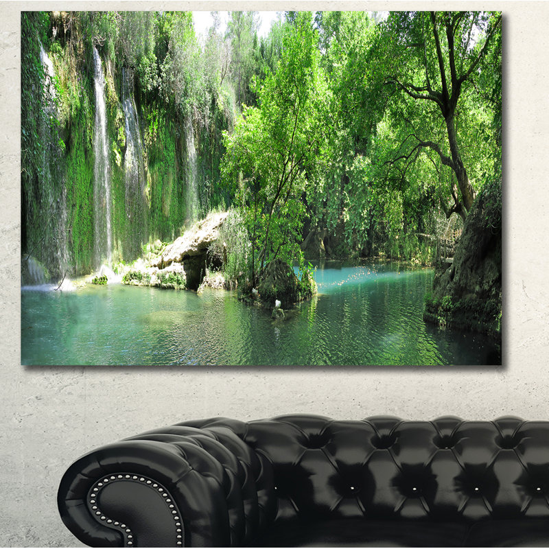 «Waterfall Cascade in Deep Forest», reproduction de photo sur toile tendue, H 20 po x l 20 po x P 1 po