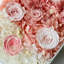 Arrangement floral de roses en boîte
