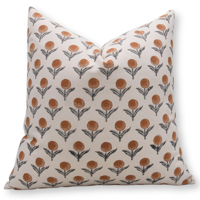Coussin décoratif à imprimé floral Fabposine Block, peinte à la main Genda Pushp, intérieur de maison, taille - 24 x 24 po