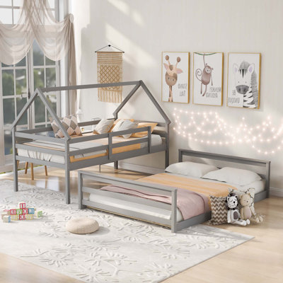 Lit superposé simple au dessus d'une chambre double avec échelle intégrée