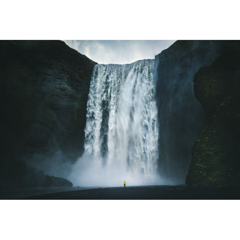 Cascade de Skogafoss en Islande - Photographie sur toile tendue, H 20 po x l 30 po