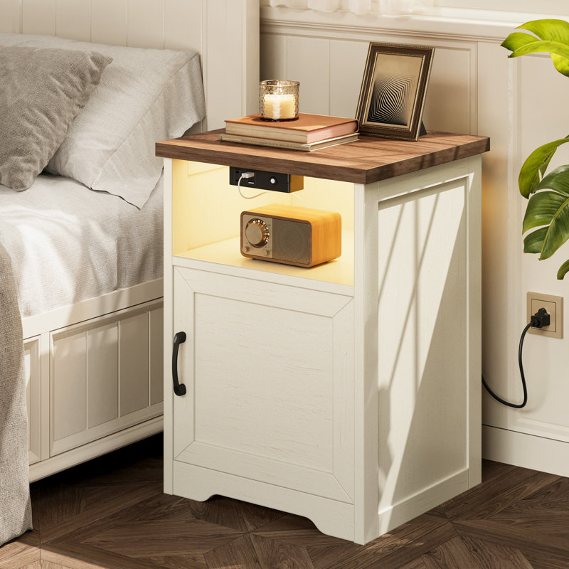 Tables de chevet de ferme avec grande tablette ouverte, table de chevet avec armoire fermée, grande table d'appoint avec prises de courant intégrées et éclairage à DEL, table d'appoint rustique avec fabrication en bois durable (ensemble de 2)