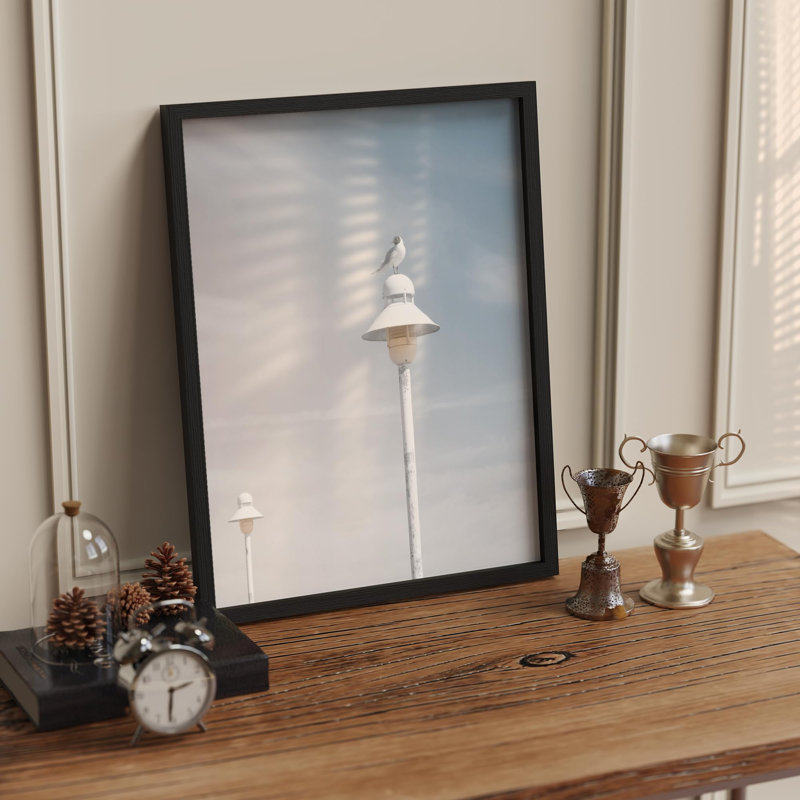 "Nautical Bird On Beach Pier Lamp Cloudy Sky Nature Illustration Small Decor Modern Art Work", Blanc, H 10 po x l 8 po
