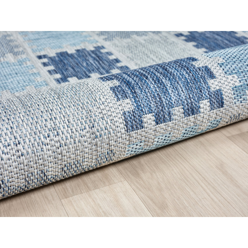 Tapis d'intérieur / extérieur en polypropylène tissé à la machine Tillee, Bleu, 6 pi 7 po x 9 pi 4 po