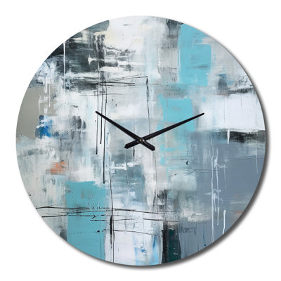 Horloge murale sereine subtilement abstraite en métal bleu clair