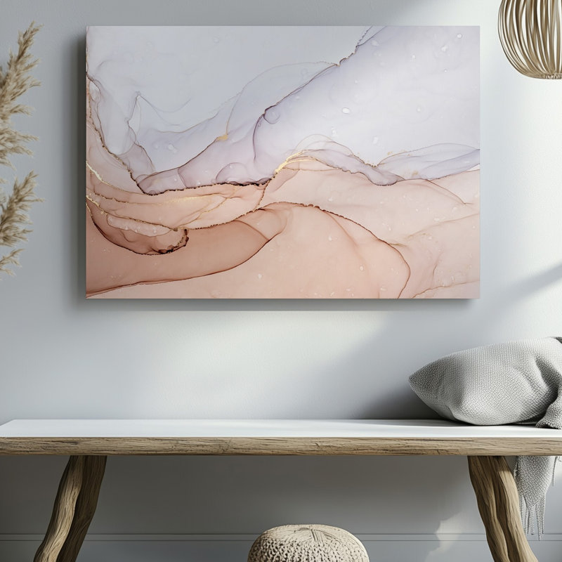 Toile une douce composition abstraite mettant en vedette de doux tourbillons d'art mural et de tons de rosé se mélangeant parfaitement dans un art mural sur toile pâle