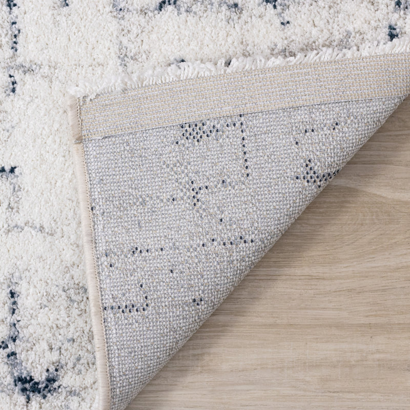 Ahkeelah Geometric Indoor Rug, Rectangle 2' x 3'7"