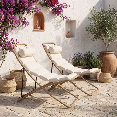 Lot de 2 chaises longues pliantes d'extérieur avec dossiers réglables, coussins épais, appuie-têtes amovibles et structures en acier