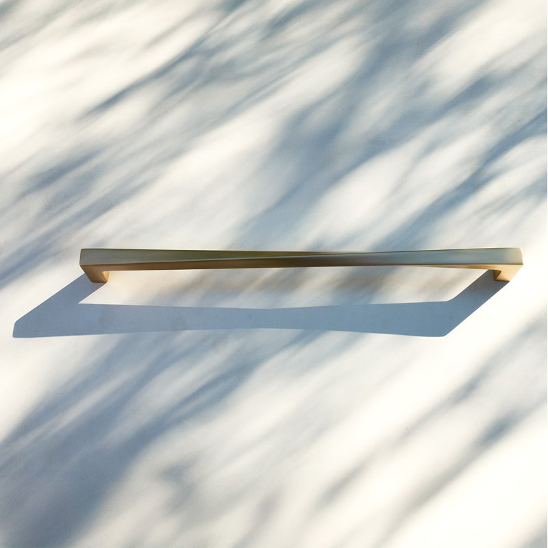 Twist Appliance Pull, Satin Brass, 18"