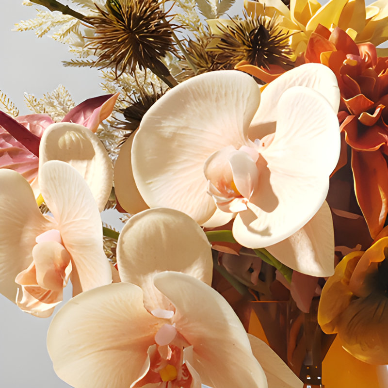 Ornements de fleurs simulées