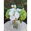 Arrangement d'hortensias verts dans un vase