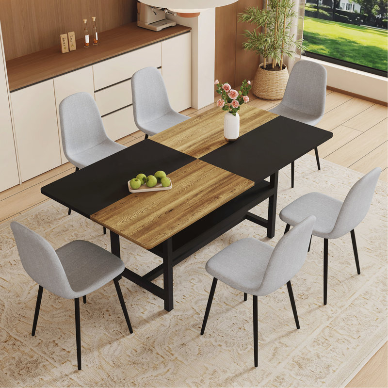 Ensemble de table et de chaises de 71 x 35,4 pouces avec table de salle à manger épissée en bois et noire avec fonction de rangement au milieu des pieds de la table.