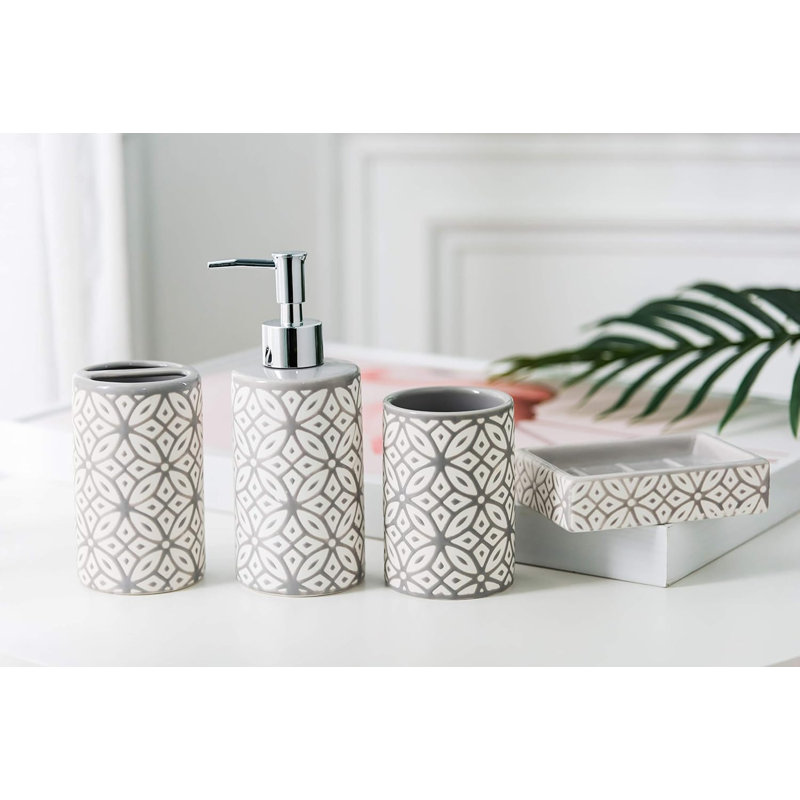 Bathroom accessory set