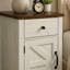 Table de bout de charme avec rangement polyvalent et attrait intemporel