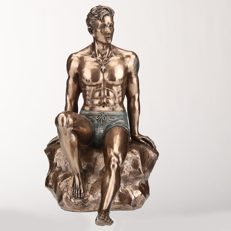 Figurine de 8,46 pouces de hauteur en bronze coulé à froid tatoué assis sur Rock Beach