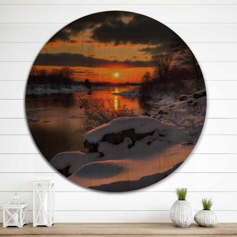 Coucher de soleil sur la rivière Cottage enneigée II - Paysage, art mural en bois sur lac - Bois de pin naturel