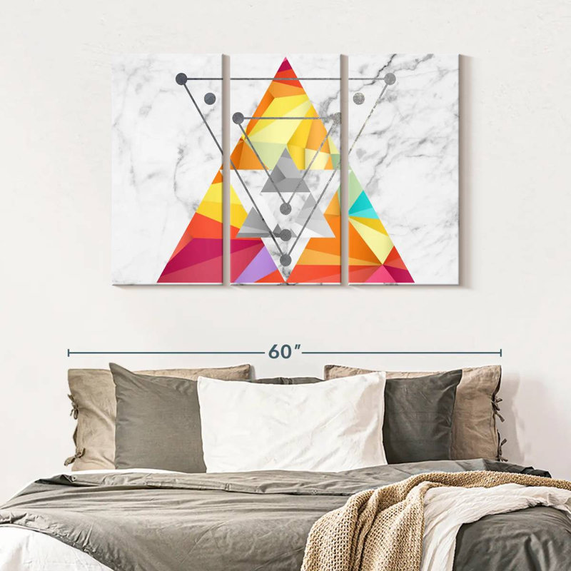 Ensemble de 3 pièces abstraites à motif géométrique triangulaire sur toile par Jonathan A., H 32 po x l 50 po x P 1,25 po