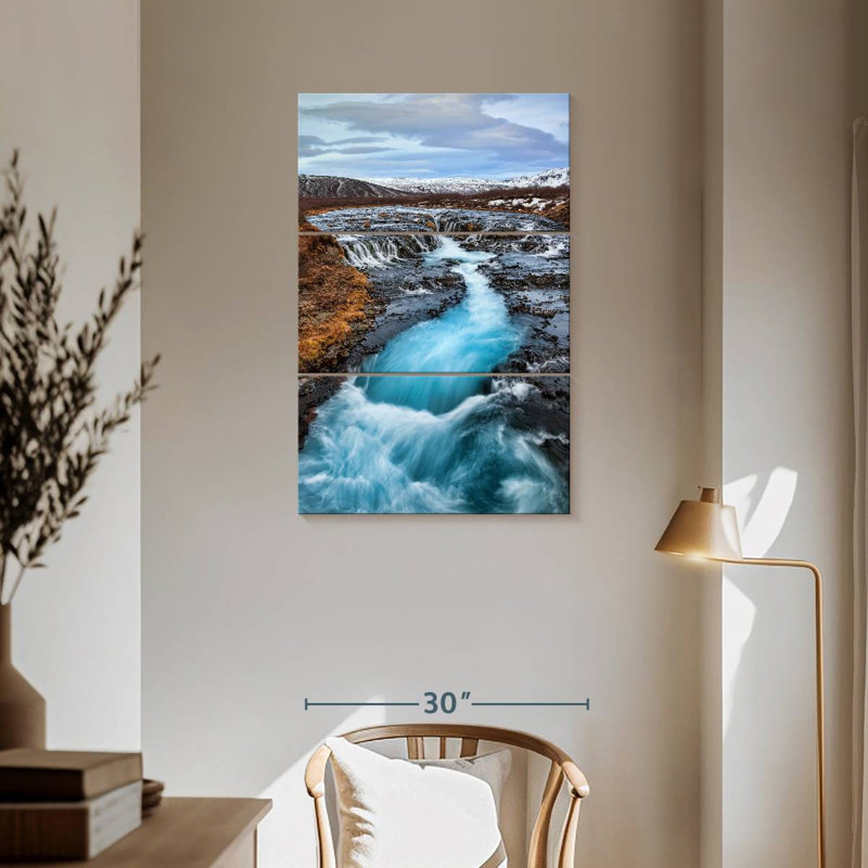Alvord tourbillonnant en cascades en Islande, H 57 po x l 36 po
