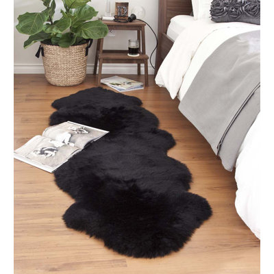 Tapis intérieur/extérieur noir en peau mouton Roy